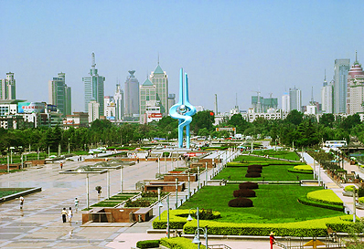 大型现代化广场—泉城广场